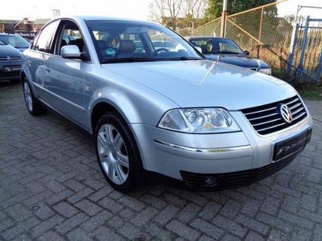 Volkswagen Passat - 2.8 V6 HIGLINE 4MOTION 194PK / VOL LEDER / CRUISE CONTROL / CLIMATE CONTROL / EL - 1