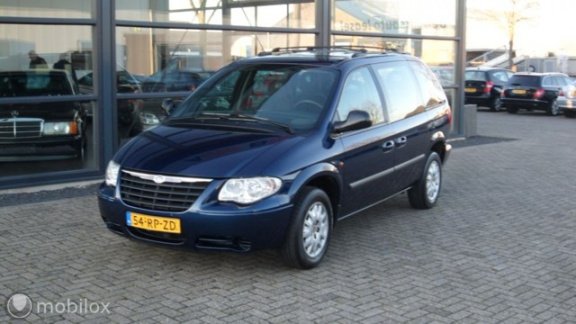 Chrysler Voyager - 2.4i SE Luxe 6 persoons, automaat, - 1
