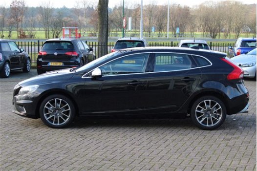 Volvo V40 - 2.0 D4 R-Design Business / Navigatie / Trekhaak / Cruise Control / PDC Achter / Climate - 1