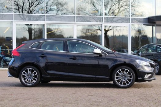 Volvo V40 - 2.0 D4 R-Design Business / Navigatie / Trekhaak / Cruise Control / PDC Achter / Climate - 1