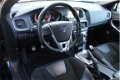 Volvo V40 - 2.0 D4 R-Design Business / Navigatie / Trekhaak / Cruise Control / PDC Achter / Climate - 1 - Thumbnail