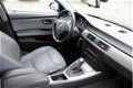 BMW 3-serie - 320i Dynamic Executive Automaat/Lederen bekleding/Climate control/Cruise control - 1 - Thumbnail