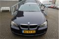 BMW 3-serie - 320i Dynamic Executive Automaat/Lederen bekleding/Climate control/Cruise control - 1 - Thumbnail