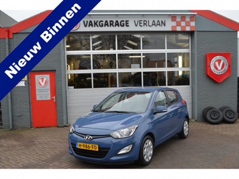 Hyundai i20 - 1.4i i-Motion AUTOMAAT *Winterbanden aanwezig - 1