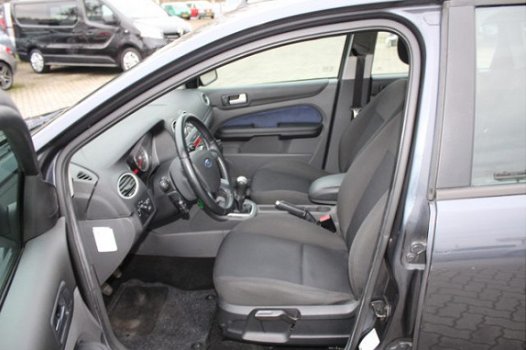 Ford Focus Wagon - 1.6 TDCI Futura Euro 4 airco, radio cd speler, cruise control, elektrische ramen, - 1