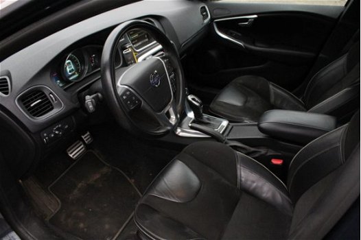 Volvo V40 - 2.0 D3 5-cillinder Summum R-Design [ xenon panorama ] - 1