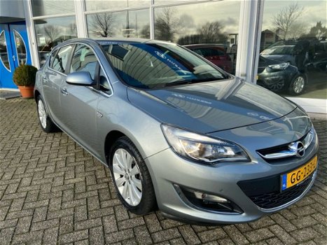 Opel Astra - 1.4 Turbo 140PK Cosmo, Navigatie, All Wheater banden, Camera - 1