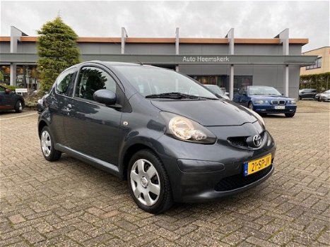 Toyota Aygo - 1.0 12V 68PK VVT-I PLUS | NIEUWE APK | RIJKLAARPRIJS - 1