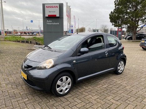 Toyota Aygo - 1.0 12V 68PK VVT-I PLUS | NIEUWE APK | RIJKLAARPRIJS - 1