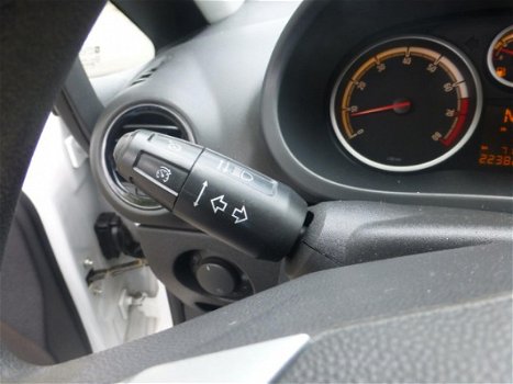 Opel Corsa - 1.2-16V Edition automaat apk tot 13-4-2020 - 1
