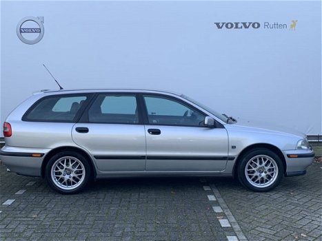 Volvo V40 - 2.0 136PK Automaat Dynamic - 1