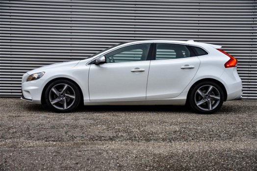 Volvo V40 - D2 115PK R-Design, Luxury, Panodak, leer - 1