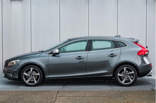 Volvo V40 - T4 180pk R-Design Intro-line | Panoramadak | Verw. voorruit - 1