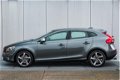 Volvo V40 - T4 180pk R-Design Intro-line | Panoramadak | Verw. voorruit - 1 - Thumbnail