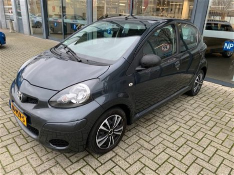 Toyota Aygo - 1.0-12V Comfort | 5-deurs | Airco | Weinig KM's | Donkergrijs Metallic - 1