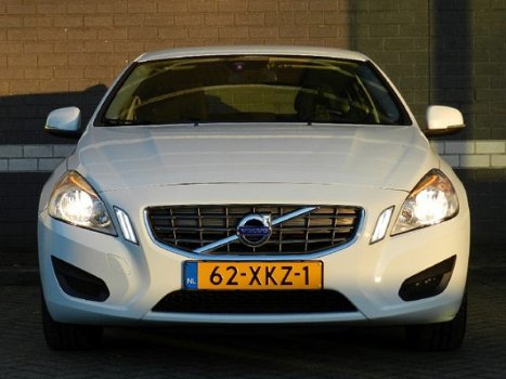 Volvo V60 - 1.6 DRIVE KINETIC / NAVI / TREKHAAK - 1