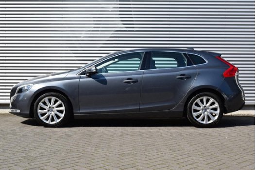 Volvo V40 - D2 Momentum Trekhaak Camera Navi Stoelverwarming Elec Stoel - 1