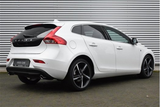 Volvo V40 - 2.0 D4 190PK Ocean Race, Leder, LMV 18'', Panoramadak - 1