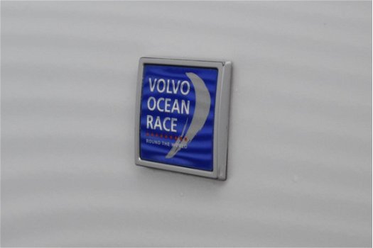 Volvo V40 - 2.0 D4 190PK Ocean Race, Leder, LMV 18'', Panoramadak - 1