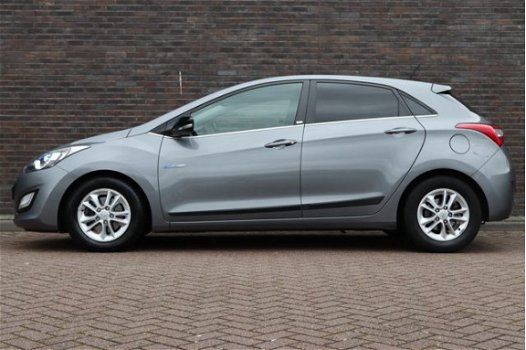 Hyundai i30 - 1.6 GDi Go | Navigatie | Climate control | Cruise control | Achteruitrijcamera | - 1