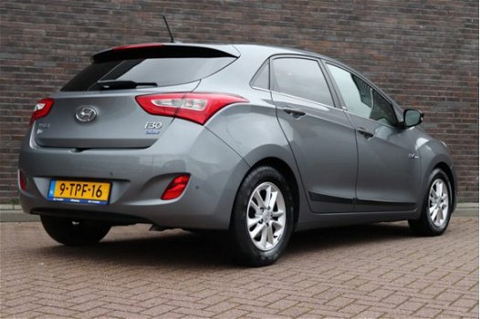 Hyundai i30 - 1.6 GDi Go | Navigatie | Climate control | Cruise control | Achteruitrijcamera | - 1