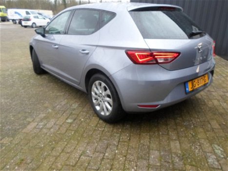 Seat Leon - 1.6 TDI Style Connect Navi Cruise Zeer mooie auto met lederen interieur - 1