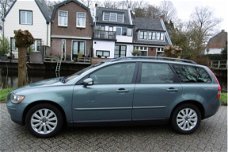 Volvo V50 - 2.4 Momentum 5 Cil. 140pk Clima Cruise Trekhaak 1500kg