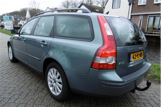 Volvo V50 - 2.4 Momentum 5 Cil. 140pk Clima Cruise Trekhaak 1500kg - 1