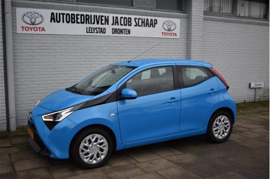 Toyota Aygo - 1.0 VVT-i x-play 5240 KM in Nieuwstaat Airco Parkeercamera - 1