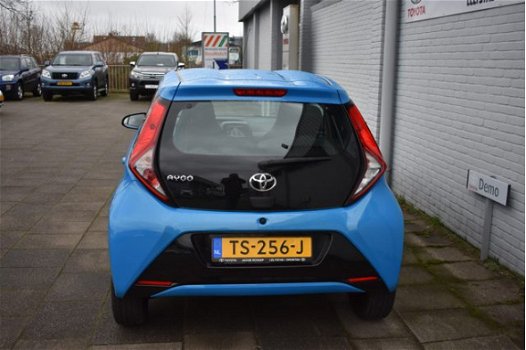 Toyota Aygo - 1.0 VVT-i x-play 5240 KM in Nieuwstaat Airco Parkeercamera - 1