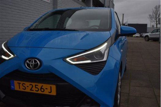 Toyota Aygo - 1.0 VVT-i x-play 5240 KM in Nieuwstaat Airco Parkeercamera - 1