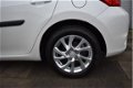 Toyota Auris - 1.8 Full Hybrid Aspiration Navigatie LM velgen Weinig kilometers - 1 - Thumbnail