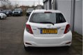 Toyota Yaris - 1.0 VVT-i Now Leuke Yaris 5 drs Airco LM velgen - 1 - Thumbnail