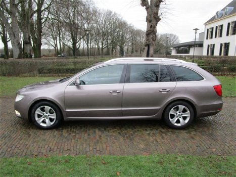 Skoda Superb Combi - 1.6 TDI Greenline Ambition Business Line Climate/Cruisecontrol Pdc Navigatie Li - 1