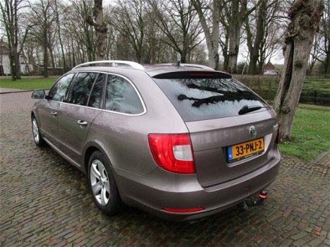 Skoda Superb Combi - 1.6 TDI Greenline Ambition Business Line Climate/Cruisecontrol Pdc Navigatie Li - 1