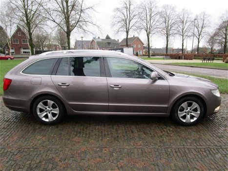 Skoda Superb Combi - 1.6 TDI Greenline Ambition Business Line Climate/Cruisecontrol Pdc Navigatie Li - 1