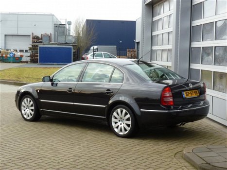 Skoda Superb - 1.8 T Comfort bj.2006 Leder | Navi | Automaat - 1