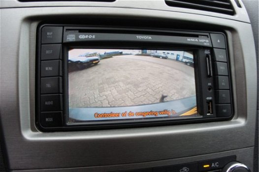 Toyota Avensis Wagon - 1.8 VVTi Automaat/Bluetooth/Camera/Navigatie/Trekhaak - 1