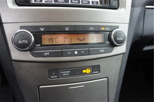 Toyota Avensis Wagon - 1.8 VVTi Automaat/Bluetooth/Camera/Navigatie/Trekhaak - 1