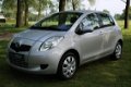 Toyota Yaris - 1.0 VVT-i Sol 70 PK 5 deurs AIRCO - 1 - Thumbnail