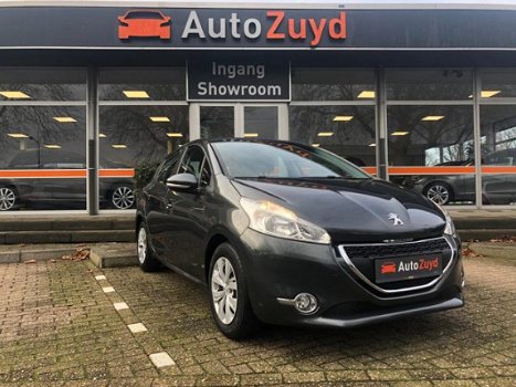 Peugeot 208 - 1.2 VTi Envy Navi/Clima/Trekhaak/PDC - 1