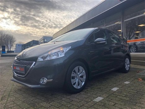 Peugeot 208 - 1.2 VTi Envy Navi/Clima/Trekhaak/PDC - 1