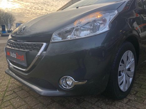 Peugeot 208 - 1.2 VTi Envy Navi/Clima/Trekhaak/PDC - 1