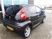 Peugeot 107 - AIRCO. NAVI. LEER. LUXE 143 dkm (2011) - 1 - Thumbnail