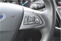 Ford Focus Wagon - 1.0 Titanium *Nette auto* Navi* Trekhaak* Zeer compleet* Zeeuw & Zeeuw Alphen a/d - 1 - Thumbnail