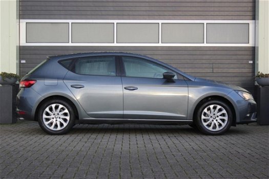 Seat Leon - 1.2 TSI Businessline 105pk Grijs - 1