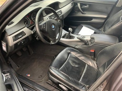 BMW 3-serie - 320d Business APK 14-8-2020 Airco Leer - 1