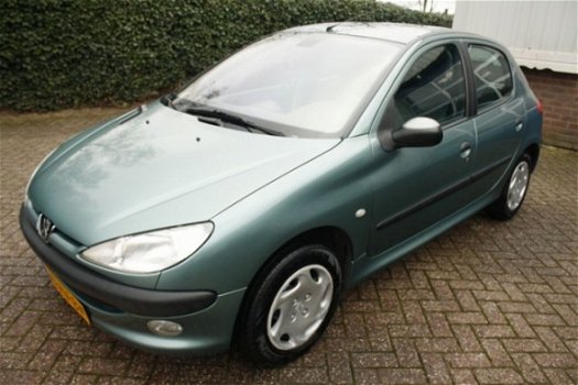 Peugeot 206 - 1.4 75PK AUTOMAAT CLIMAT NIEUWE APK - 1