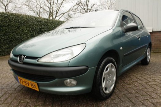 Peugeot 206 - 1.4 75PK AUTOMAAT CLIMAT NIEUWE APK - 1