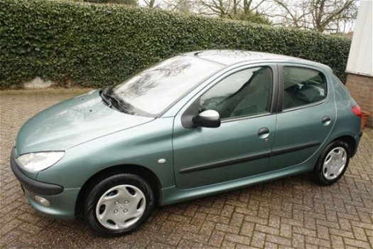 Peugeot 206 - 1.4 75PK AUTOMAAT CLIMAT NIEUWE APK - 1